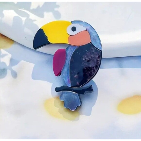 Jewelry - Cute Toucan Tropical Bird layered acrylic brooch pin